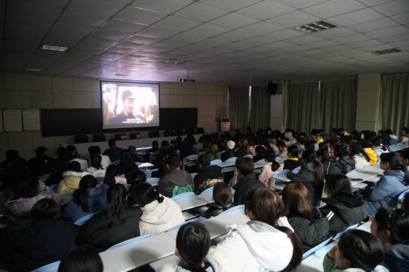 学院组织全院师生观看电影《金刚川》