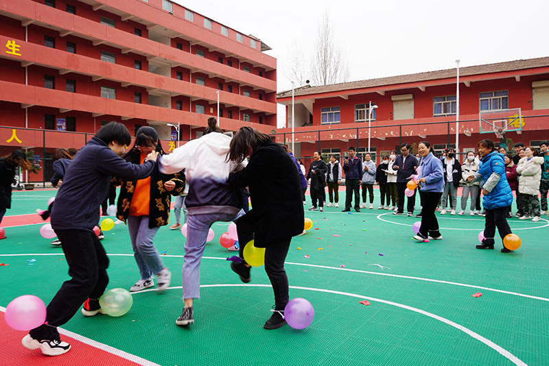 宝鸡三和职业学院举办喜迎“三八”妇女节趣味运动会