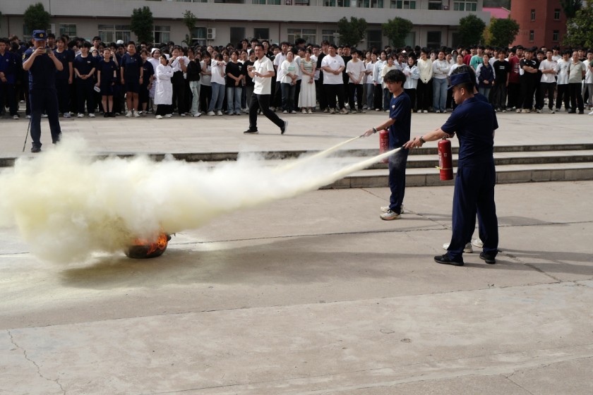 宝鸡三和职业学院成功举行校园消防应急疏散逃生演练